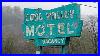 Town-Full-Of-Abandoned-Motels-And-Vintage-Neon-Signs-01-ucy